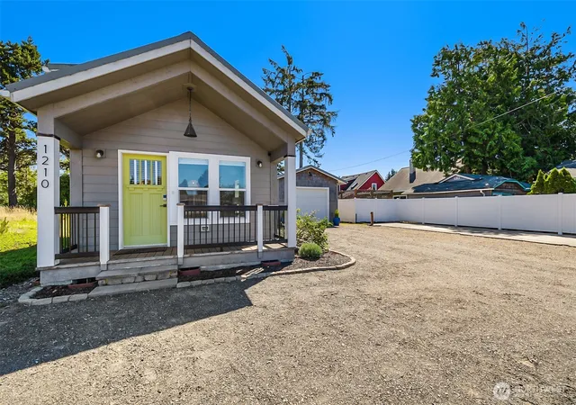 Photo 4 of Manufactured home for sale at 1210 32nd Street, Seaview, WA 98644 | MLS# NWM2518592 | Listing updated on 2026-09-28