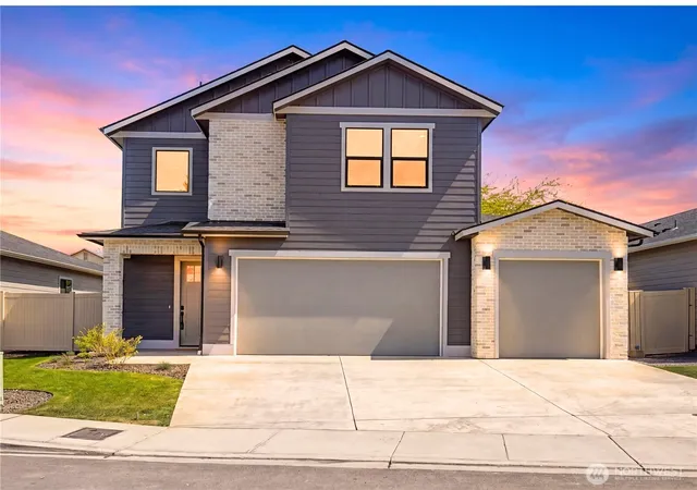 Photo 1 of Single family home for sale at 585 S Perry Ave, East Wenatchee, WA 98802 | MLS# NWM2518678 | Listing updated on 2026-09-21