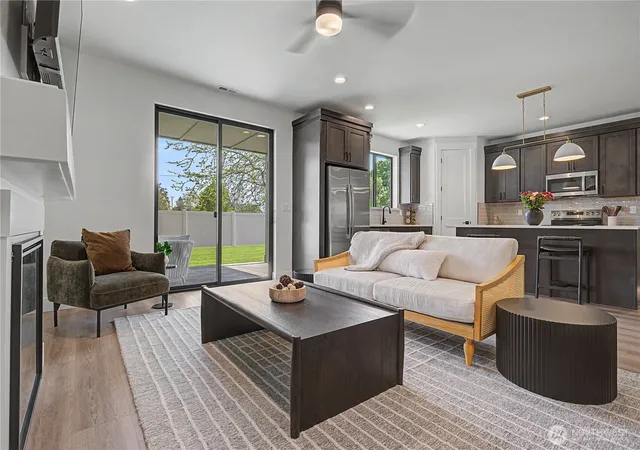 Photo 3 of Single family home for sale at 585 S Perry Ave, East Wenatchee, WA 98802 | MLS# NWM2518678 | Listing updated on 2026-09-21