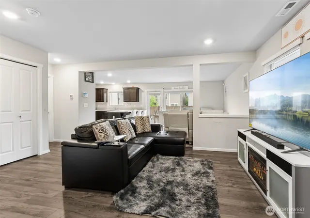 Photo 4 of Single family home for sale at 18711 108th Avenue E, Puyallup, WA 98374 | MLS# NWM2518709 | Listing updated on 2026-09-28
