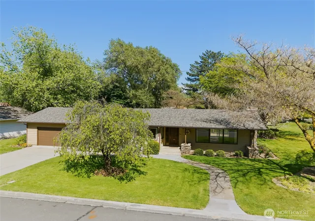 Single family home for sale at 509 Parkview St, Milton Freewater, OR 97862 | MLS# NWM2518722