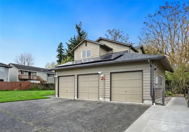 Photo 2 of Single family home for sale at 206 W Marilyn Ave, Everett, WA 98204 | MLS# NWM2518806 | Listing updated on 2026-09-21