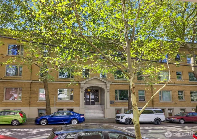 Photo 3 of Condo for sale at 7 Harrison St #17, Seattle, WA 98109 | MLS# NWM2518907 | Listing updated on 2026-09-21