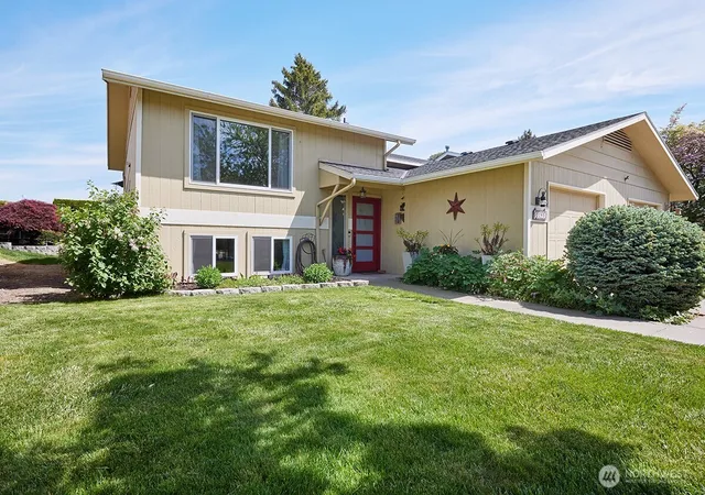 Photo 2 of Single family home for sale at 1190 Lancer, Walla Walla, WA 99362 | MLS# NWM2518935 | Listing updated on 2026-09-21