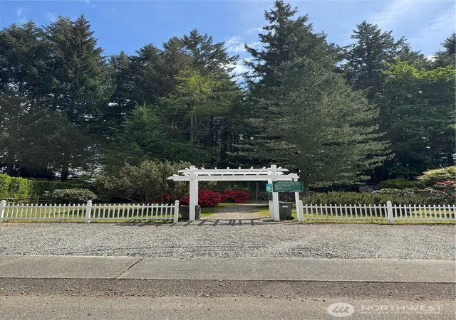 Photo 4 of Single family home for sale at 4204 Arbor Ct SE, Lacey, WA 98503 | MLS# NWM2518938 | Listing updated on 2026-10-01