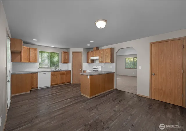 Photo 4 of Single family home for sale at 3522 30th Avenue SE, Olympia, WA 98501 | MLS# NWM2518946 | Listing updated on 2026-09-25