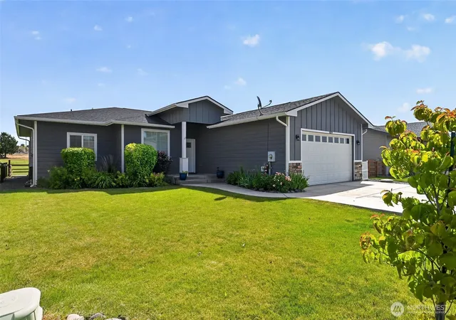 Photo 4 of Single family home for sale at 8019 Vialago Pkwy, Zillah, WA 98953 | MLS# NWM2518963 | Listing updated on 2026-09-21