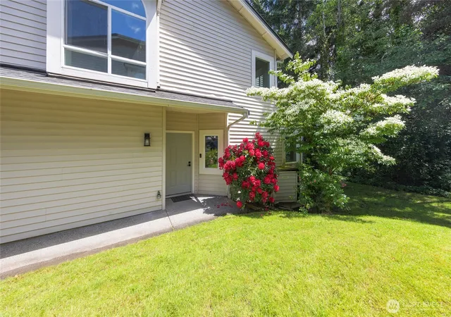 Photo 2 of Townhouse for sale at 12541 Ne 7th Place, Bellevue, WA 98005 | MLS# NWM2518972 | Listing updated on 2026-09-21