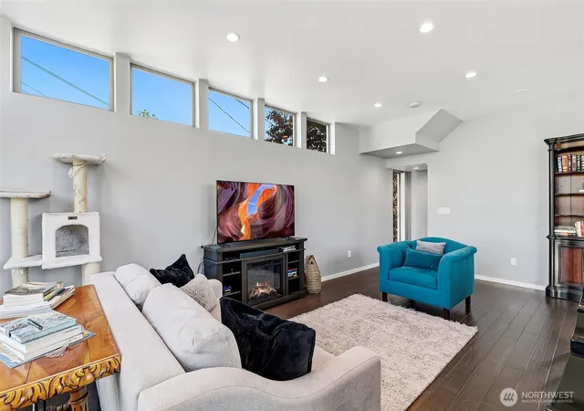 Photo 4 of Sale Pending at 5953 Fauntleroy Way SW #D, Seattle, WA 98136 | MLS# NWM2519089 | Listing updated on 2026-09-29