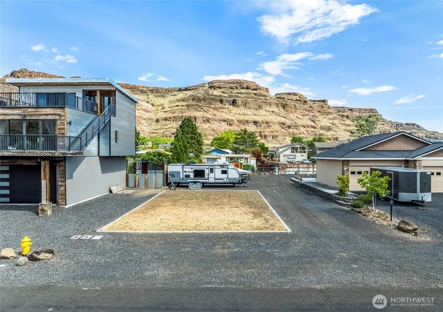 Photo 1 of Sale Pending at 685 River Dr Sw, Quincy, WA 98848 | MLS# NWM2519143 | Listing updated on 2026-10-02