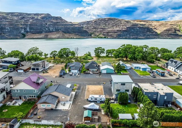 Photo 2 of Sale Pending at 685 River Dr Sw, Quincy, WA 98848 | MLS# NWM2519143 | Listing updated on 2026-10-02
