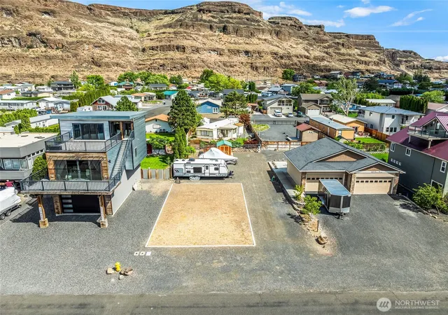 Photo 3 of Sale Pending at 685 River Dr Sw, Quincy, WA 98848 | MLS# NWM2519143 | Listing updated on 2026-10-02