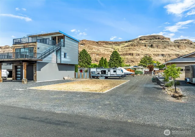 Photo 4 of Sale Pending at 685 River Dr SW, Quincy, WA 98848 | MLS# NWM2519143 | Listing updated on 2026-10-02