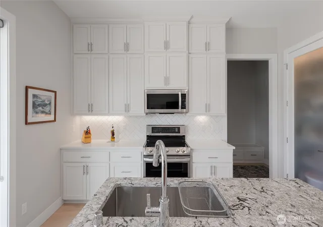 Photo 3 of Single family home for sale at 118 Annabelle St, Castle Rock, WA 98611 | MLS# NWM2519205 | Listing updated on 2026-09-21