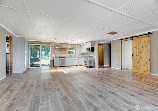 Photo 3 of Sale Pending at 816 Vine Cir, Lynden, WA 98264 | MLS# NWM2519267 | Listing updated on 2026-07-01