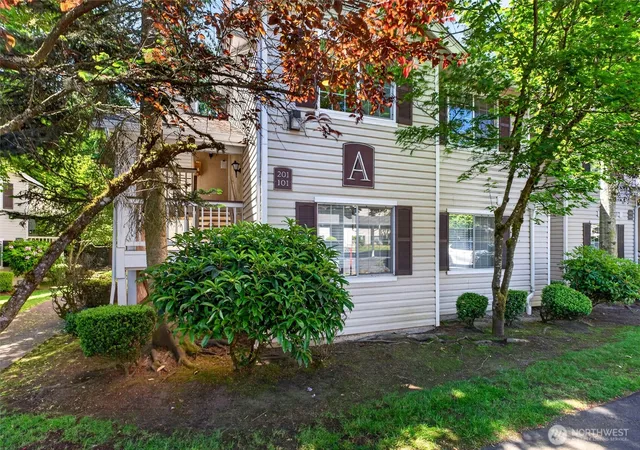 Condo for sale at 19230 Forest Park Dr NE #A201, Lake Forest Park, WA 98155 | MLS# NWM2519280