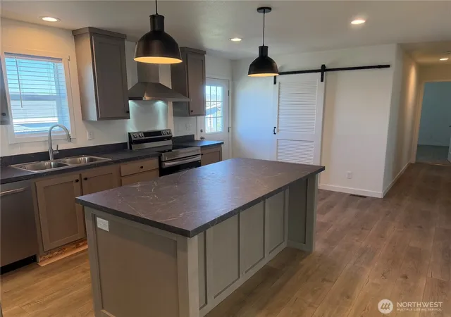 Photo 3 of Manufactured home for sale at 402 Maple Ave #52, Sunnyside, WA 98944 | MLS# NWM2519321 | Listing updated on 2026-09-21