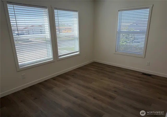 Photo 4 of Manufactured home for sale at 402 Maple Ave #52, Sunnyside, WA 98944 | MLS# NWM2519321 | Listing updated on 2026-09-21