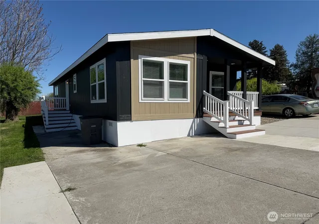 Photo 1 of Manufactured home for sale at 402 Maple Ave #10, Sunnyside, WA 98944 | MLS# NWM2519324 | Listing updated on 2026-09-21
