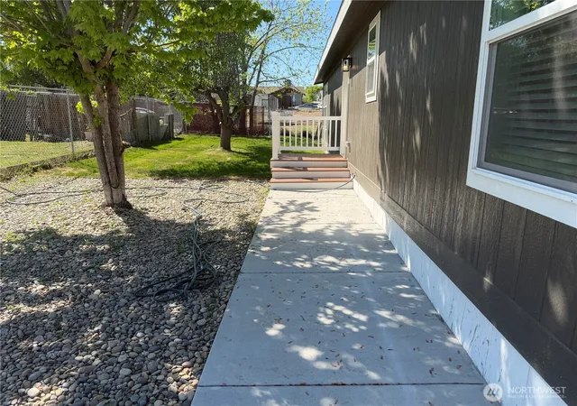 Photo 2 of Manufactured home for sale at 402 Maple Ave #78, Sunnyside, WA 98944 | MLS# NWM2519328 | Listing updated on 2026-09-21