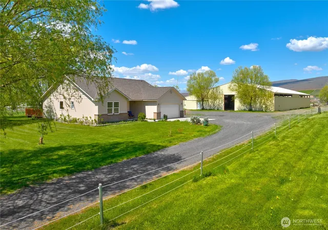 Photo 2 of Single family home for sale at 131 Latigo Ln, Yakima, WA 98901 | MLS# NWM2519342 | Listing updated on 2026-09-21