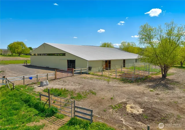 Photo 4 of Single family home for sale at 131 Latigo Ln, Yakima, WA 98901 | MLS# NWM2519342 | Listing updated on 2026-09-21