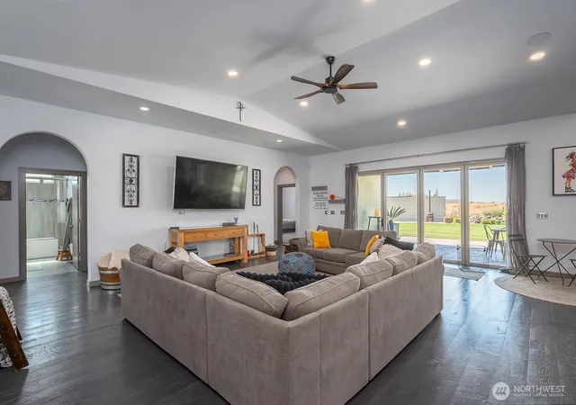 Photo 4 of Sale Pending at 3962 Rd F NE, Moses Lake, WA 98837 | MLS# NWM2519351 | Listing updated on 2026-10-02