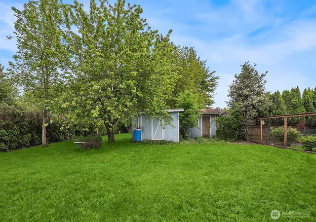Photo 4 of Single family home for sale at 33313 SE 42nd Street, Fall City, WA 98024 | MLS# NWM2519413 | Listing updated on 2026-09-21