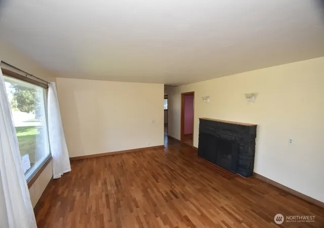 Photo 2 of Single family home for sale at 614 S Pine St, Burlington, WA 98233 | MLS# NWM2519415 | Listing updated on 2026-09-21