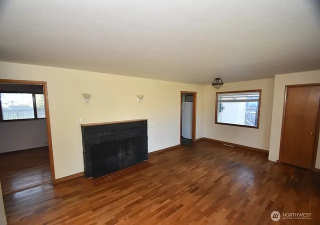 Photo 3 of Single family home for sale at 614 S Pine St, Burlington, WA 98233 | MLS# NWM2519415 | Listing updated on 2026-09-21