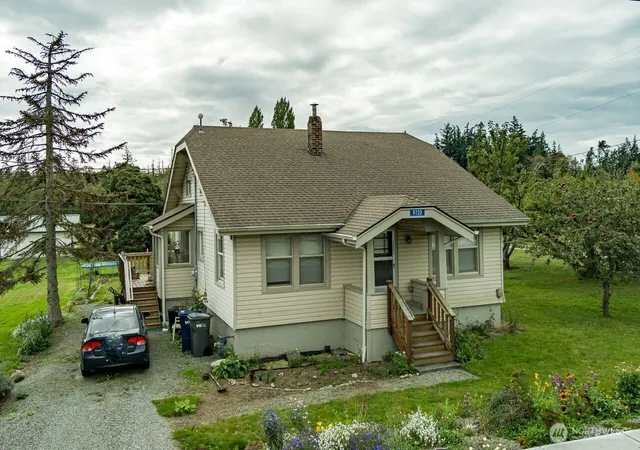 Photo 2 of Sale Pending at 9720 Padilla Hts Rd, Anacortes, WA 98221 | MLS# NWM2519429 | Listing updated on 2026-06-16