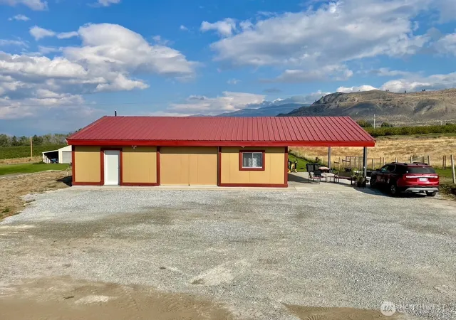 Photo 4 of Sale Pending at 136 Eastlake Rd, Oroville, WA 98844 | MLS# NWM2519439 | Listing updated on 2026-09-17