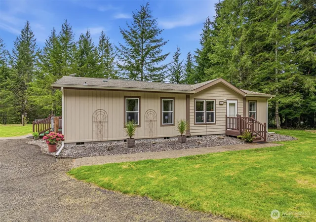 Photo 2 of Manufactured home for sale at 1047 Beaver Crk Rd, Cathlamet, WA 98612 | MLS# NWM2519492 | Listing updated on 2026-09-21
