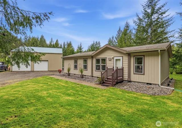 Photo 3 of Manufactured home for sale at 1047 Beaver Crk Rd, Cathlamet, WA 98612 | MLS# NWM2519492 | Listing updated on 2026-09-21