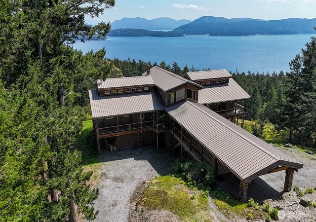 Photo 3 of Single family home for sale at 726 Pine Ridge Dr, Orcas, WA 98280 | MLS# NWM2519539 | Listing updated on 2026-09-21