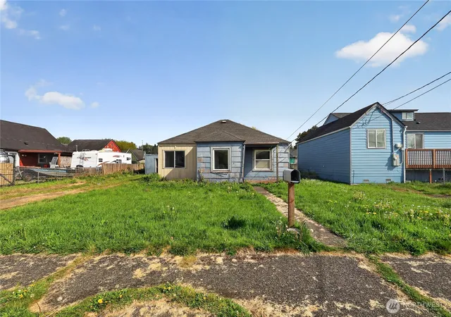 Photo 1 of Single family home for sale at 2008 Pacific Ave, Aberdeen, WA 98520 | MLS# NWM2519548 | Listing updated on 2026-09-21