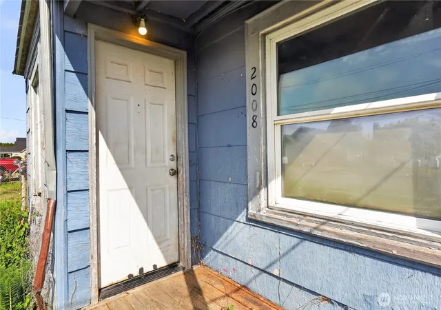 Photo 2 of Single family home for sale at 2008 Pacific Ave, Aberdeen, WA 98520 | MLS# NWM2519548 | Listing updated on 2026-09-21