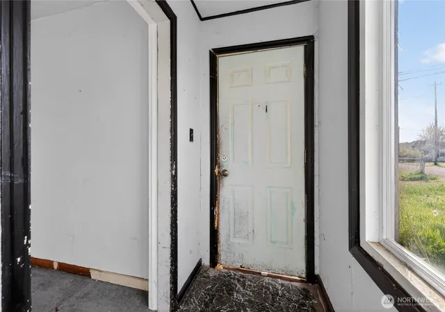 Photo 3 of Single family home for sale at 2008 Pacific Ave, Aberdeen, WA 98520 | MLS# NWM2519548 | Listing updated on 2026-09-21