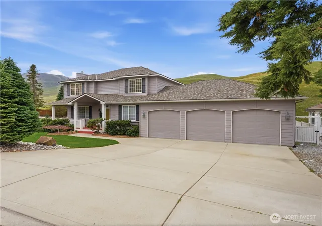 Photo 2 of Contingent at 2070 Maiden Ln, Wenatchee, WA 98801 | MLS# NWM2519586 | Listing updated on 2026-09-21