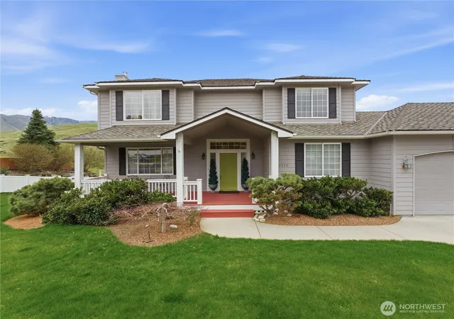 Photo 3 of Contingent at 2070 Maiden Ln, Wenatchee, WA 98801 | MLS# NWM2519586 | Listing updated on 2026-09-21