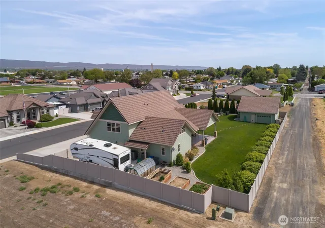 Photo 4 of Single family home for sale at 726 L St SW, Quincy, WA 98848 | MLS# NWM2519614 | Listing updated on 2026-09-21