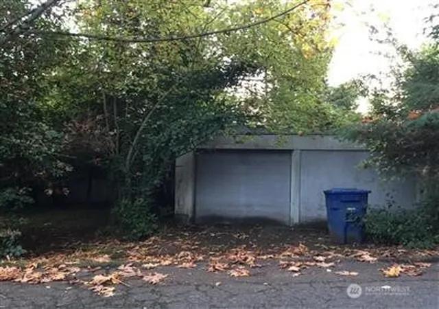 Photo 4 of Sale Pending at 3511 NE 153rd Street, Lake Forest Park, WA 98155 | MLS# NWM2519632 | Listing updated on 2026-09-30