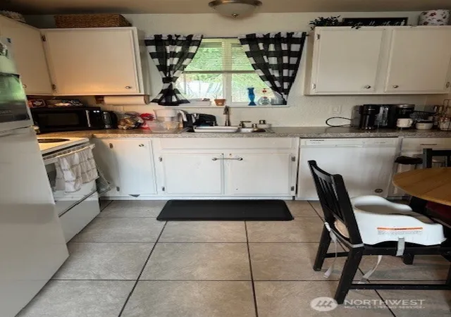 Photo 3 of Multi family home for sale at 1307 Fir Ln #7, Mount Vernon, WA 98273 | MLS# NWM2519646 | Listing updated on 2026-09-21