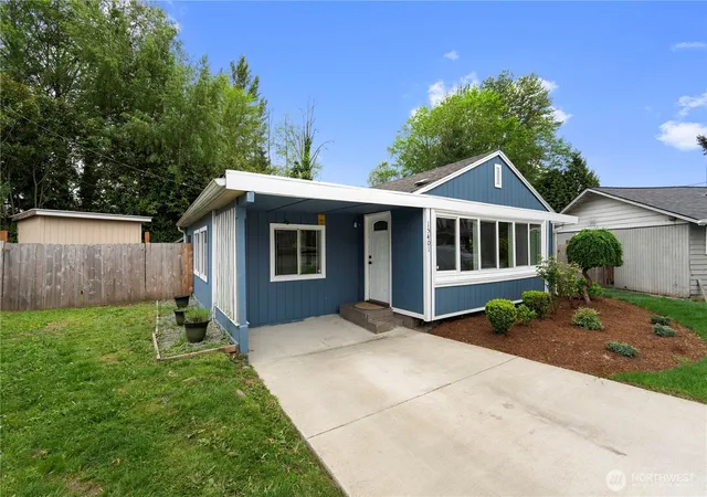 Photo 2 of Single family home for sale at 15401 2nd Avenue Ne, Shoreline, WA 98155 | MLS# NWM2519719 | Listing updated on 2026-05-28