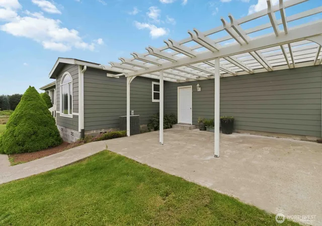 Photo 3 of Sale Pending at 147 7 Marsyla Hts Dr, Winlock, WA 98596 | MLS# NWM2519723 | Listing updated on 2026-09-28