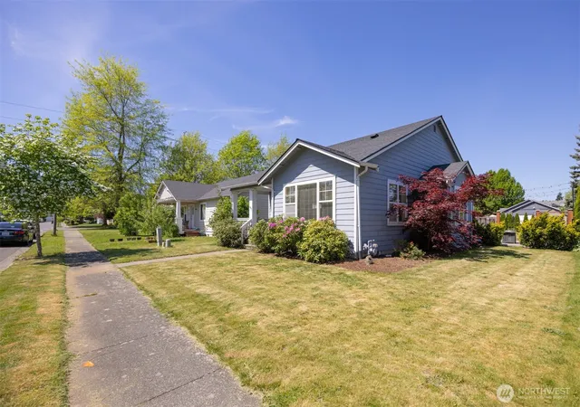 Photo 3 of Single family home for sale at 1225 Ash St, Lynden, WA 98264 | MLS# NWM2519733 | Listing updated on 2026-09-21