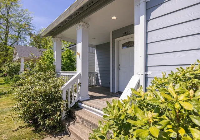Photo 3 of Single family home for sale at 1225 Ash St, Lynden, WA 98264 | MLS# NWM2519733 | Listing updated on 2026-09-21