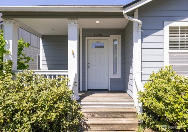 Photo 4 of Single family home for sale at 1225 Ash St, Lynden, WA 98264 | MLS# NWM2519733 | Listing updated on 2026-09-21