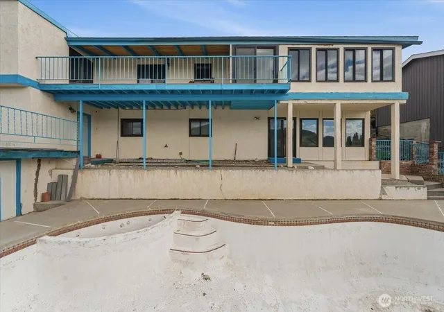 Photo 3 of Single family home for sale at 820 W Golf Crse Dr, Chelan, WA 98816 | MLS# NWM2519828 | Listing updated on 2026-09-21