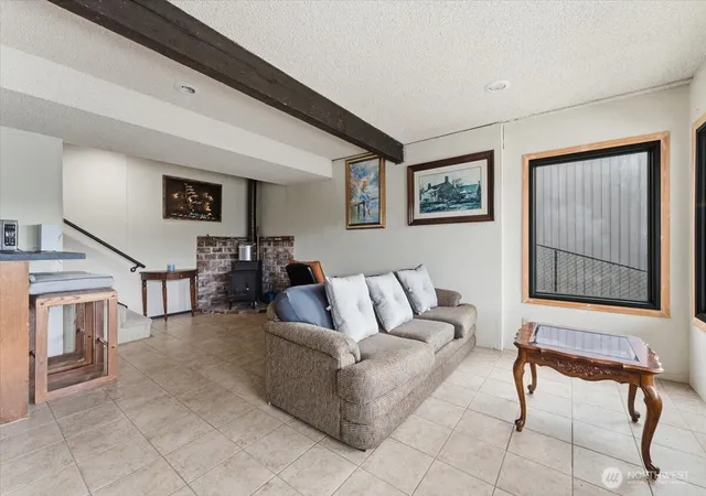Photo 3 of Single family home for sale at 820 W Golf Crse Dr, Chelan, WA 98816 | MLS# NWM2519828 | Listing updated on 2026-09-21
